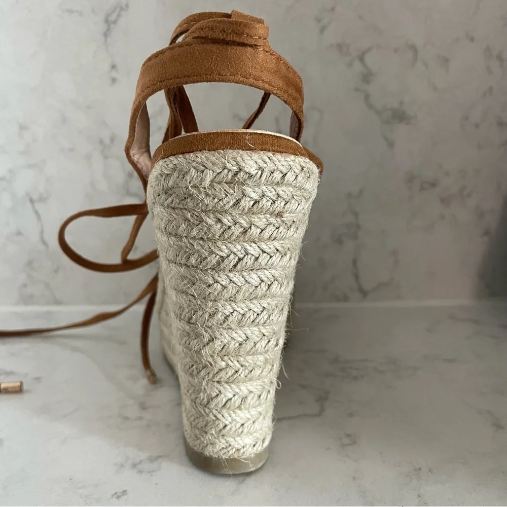 NIB Billini Sloane Wedge Heels in Tan Suede Sz‎ 10